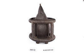 Vessel with lid (view 2)