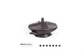 Food dish with lid (view 2)