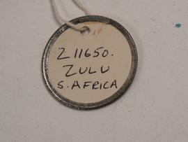 Circular label with metal outline
